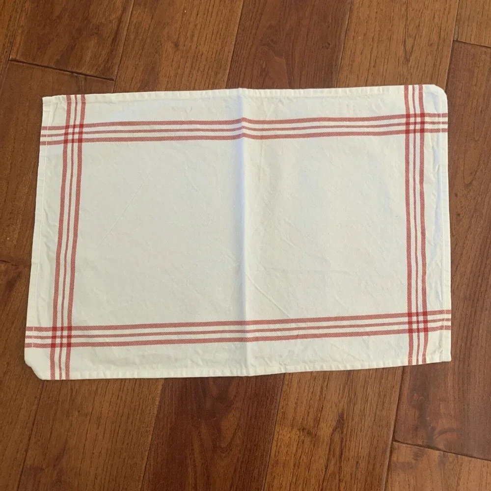 SUR LA TABLE Set of four Cotton Placemats & Napkins Red White French Country